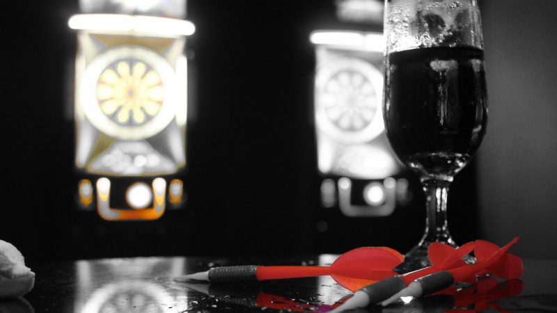 【ダーツ初心者・ダーツバー経営者必見！】ダーツバーでの楽しみ方と注意点